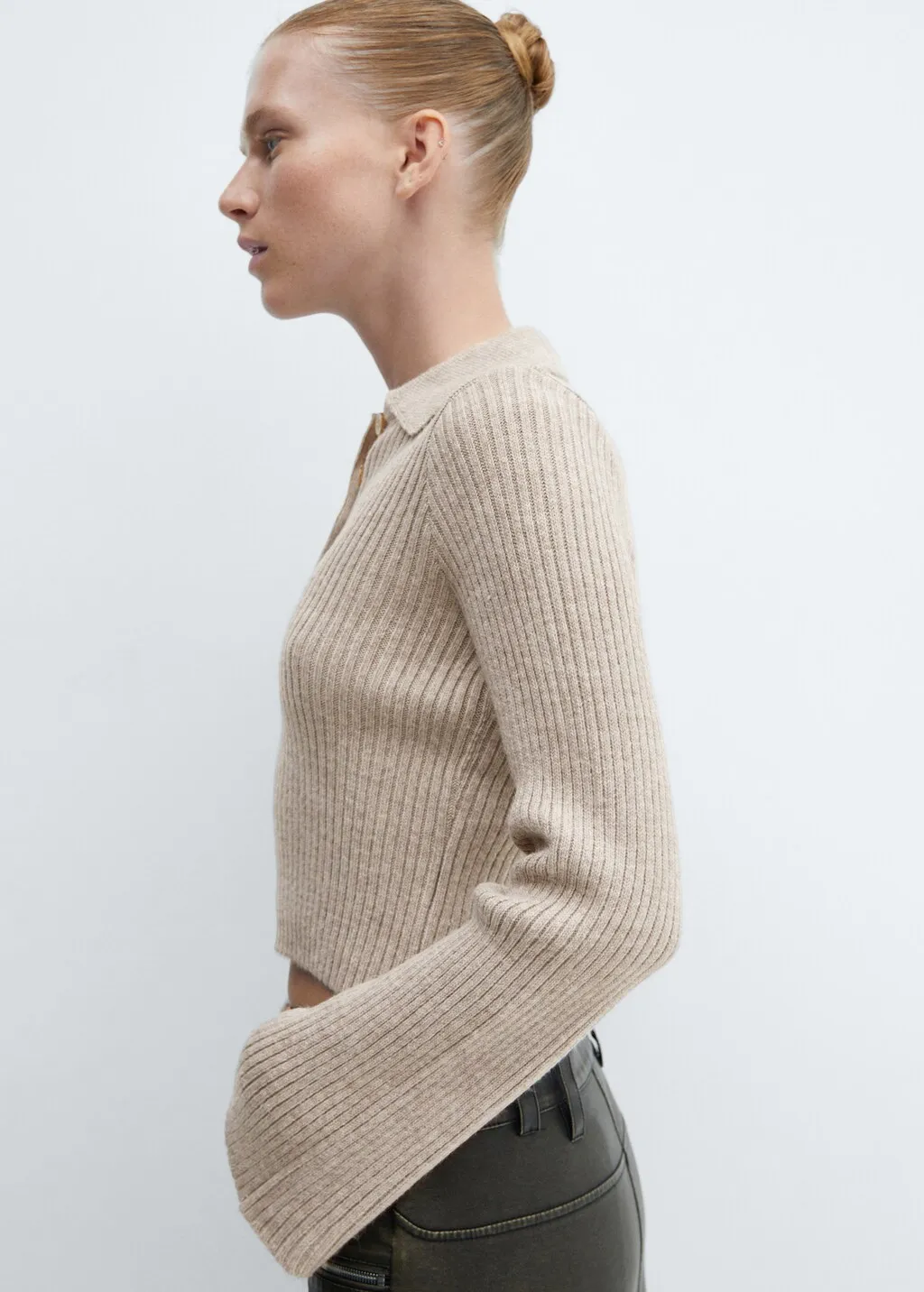 Pullover collo a polo e maniche svasate